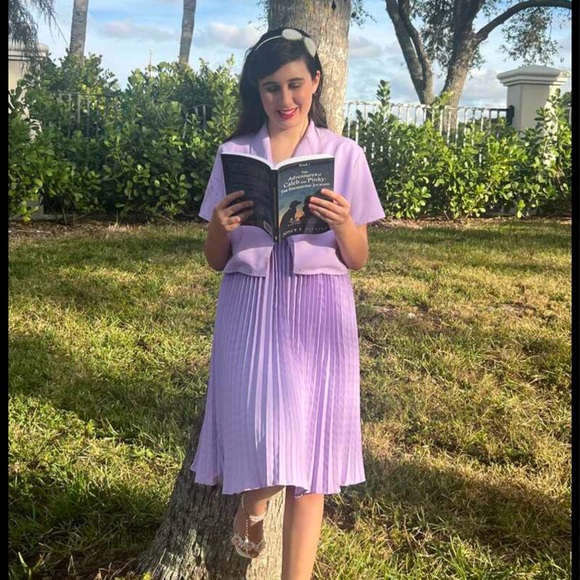 Before she was a pageant finalist, she was a storyteller. Give inspiration 🎁 - Picture 5 of 17